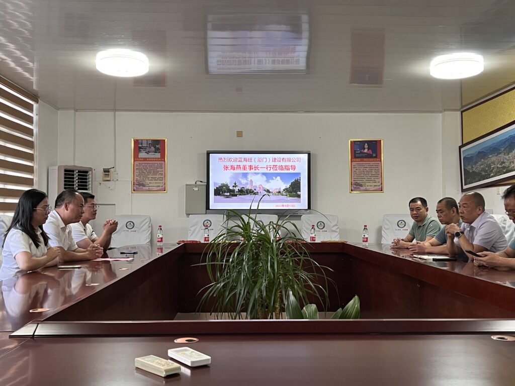心系母校·感恩回报丨优秀校友广州市福建厦门商会张海燕会长回校捐赠，感恩母校